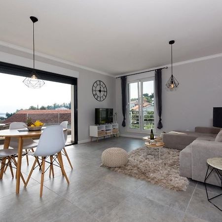 Petra'S Place - Sea View Apartment سلاتين المظهر الخارجي الصورة