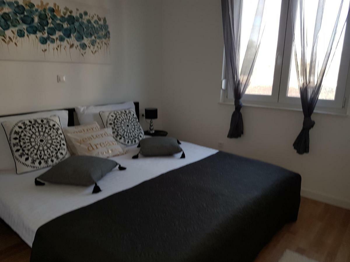 Petra'S Place - Sea View Apartment سلاتين المظهر الخارجي الصورة