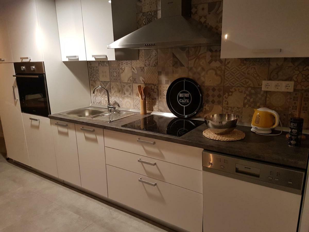 Petra'S Place - Sea View Apartment سلاتين المظهر الخارجي الصورة