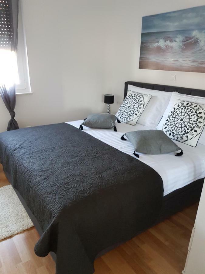 Petra'S Place - Sea View Apartment سلاتين المظهر الخارجي الصورة