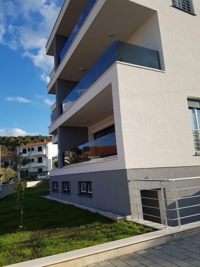Petra'S Place - Sea View Apartment سلاتين المظهر الخارجي الصورة