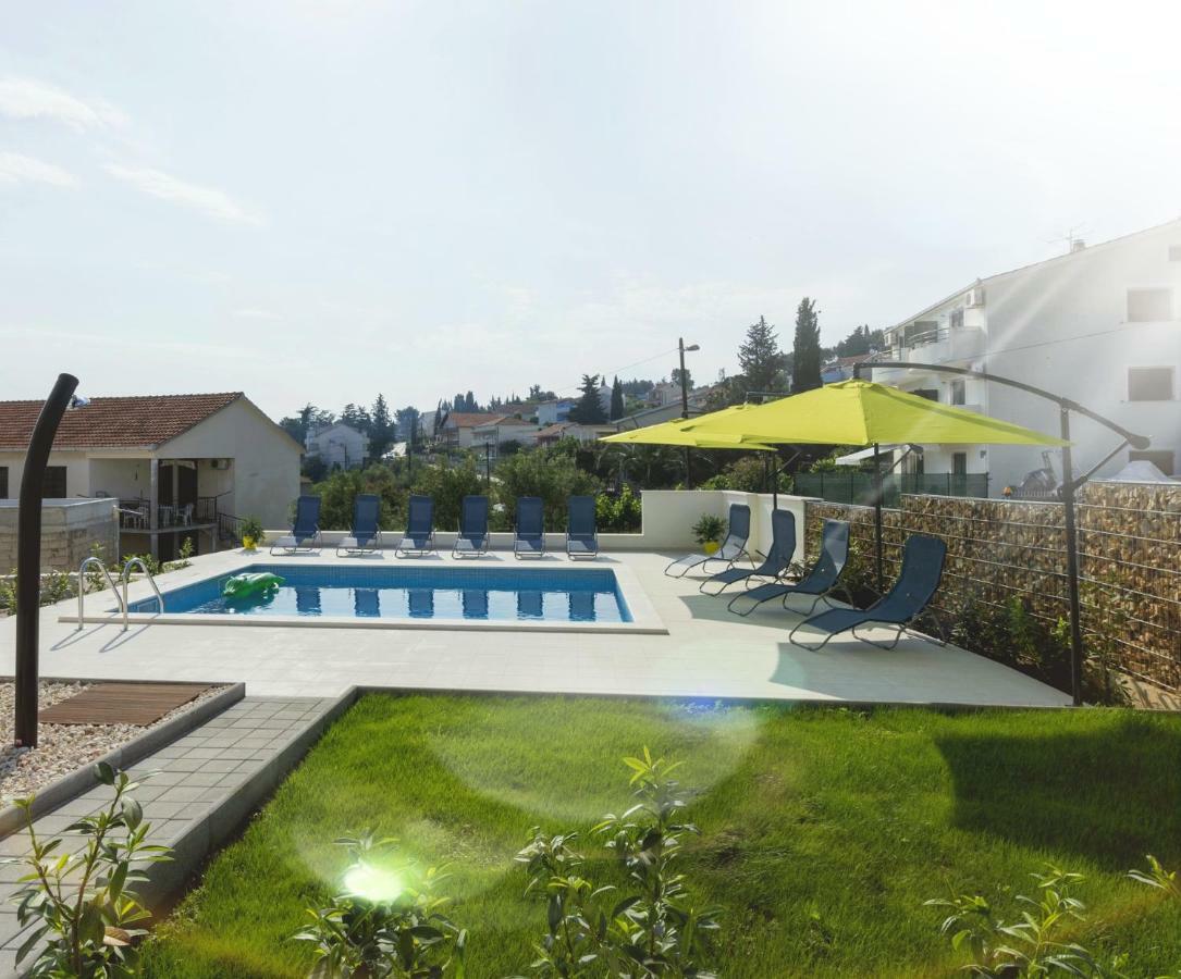 Petra'S Place - Sea View Apartment سلاتين المظهر الخارجي الصورة