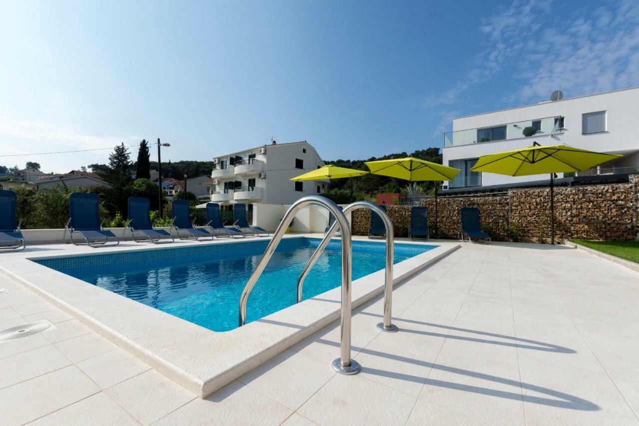 Petra'S Place - Sea View Apartment سلاتين المظهر الخارجي الصورة