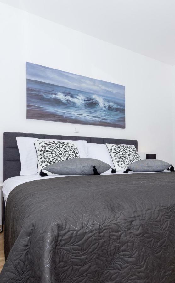 Petra'S Place - Sea View Apartment سلاتين المظهر الخارجي الصورة