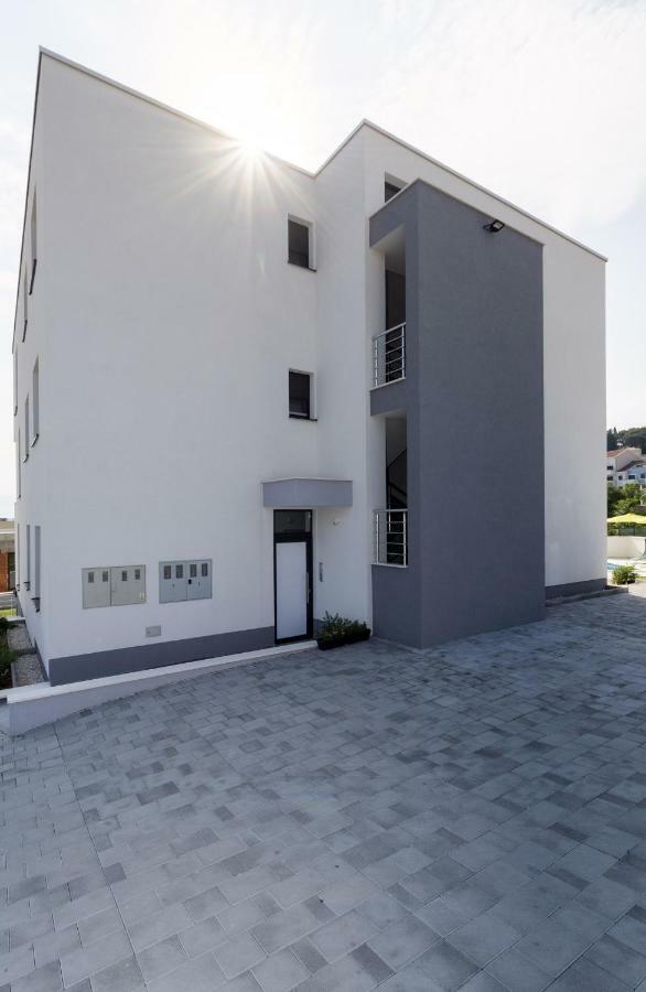Petra'S Place - Sea View Apartment سلاتين المظهر الخارجي الصورة