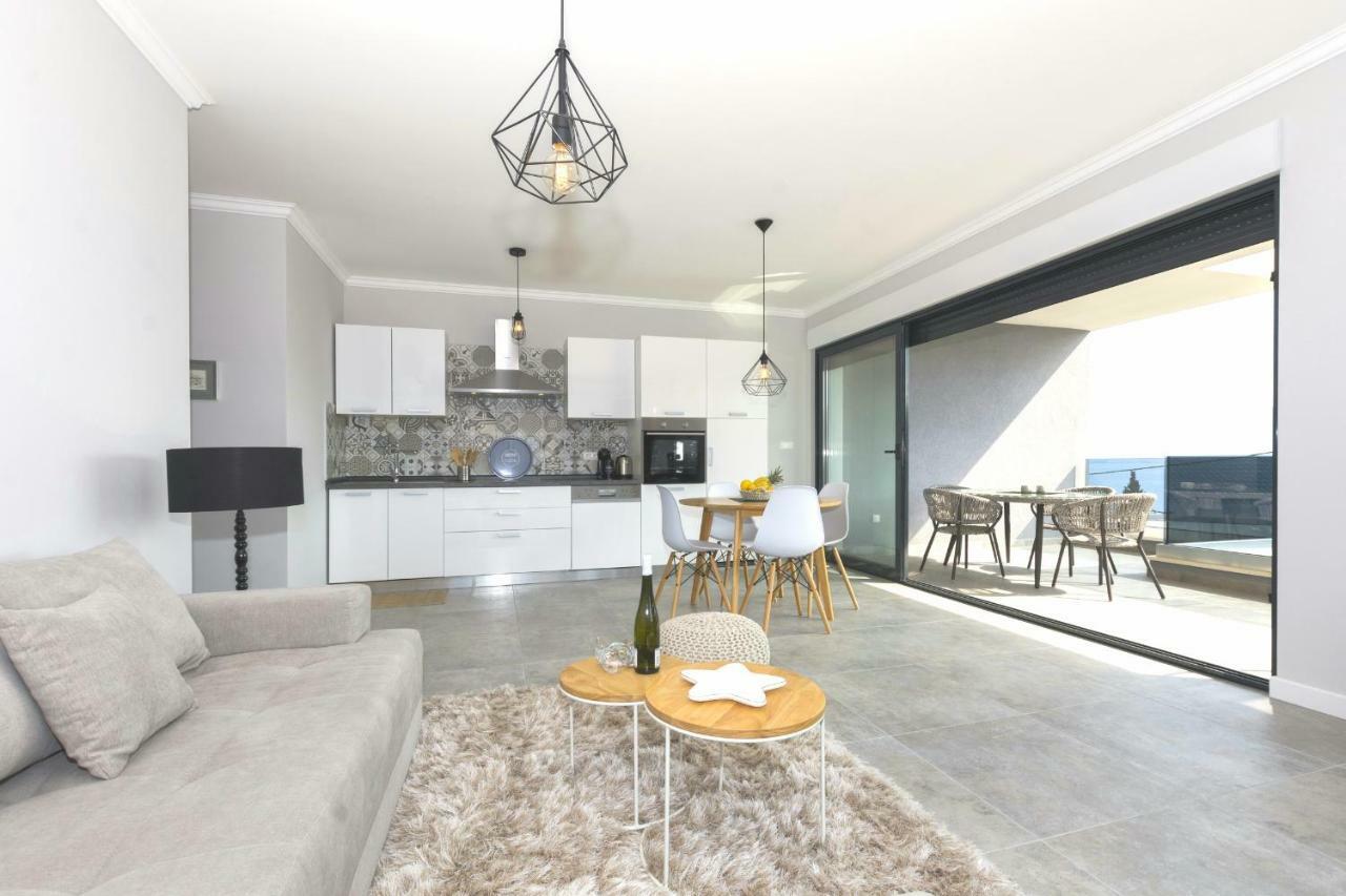 Petra'S Place - Sea View Apartment سلاتين المظهر الخارجي الصورة