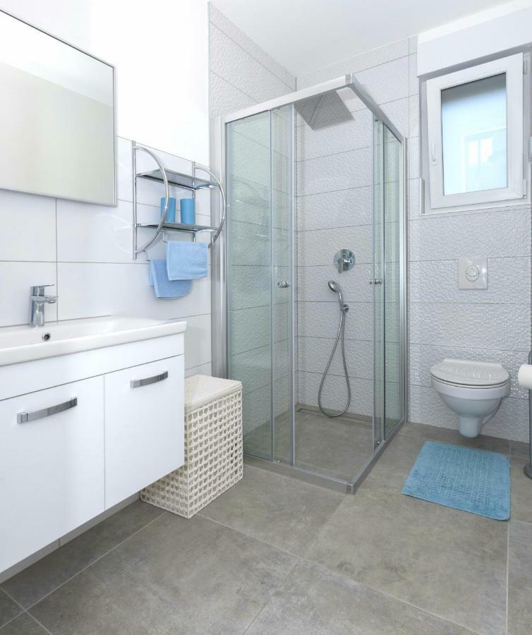 Petra'S Place - Sea View Apartment سلاتين المظهر الخارجي الصورة