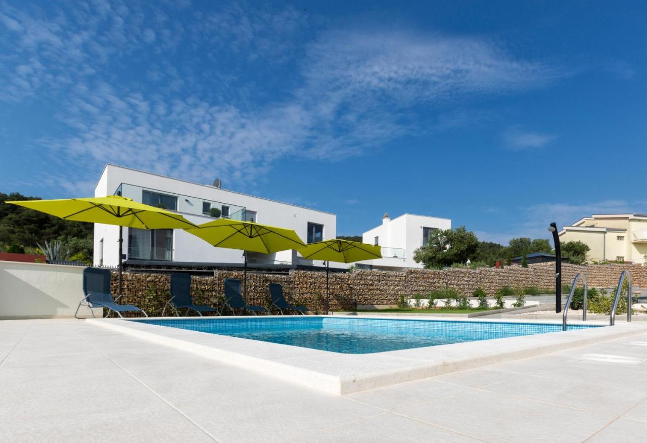 Petra'S Place - Sea View Apartment سلاتين المظهر الخارجي الصورة